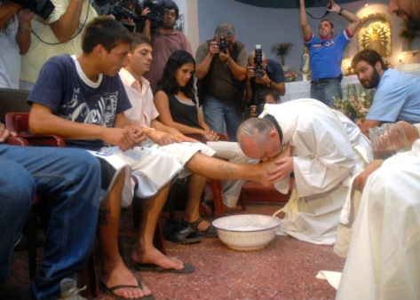 Photo: Jimmy Akin Francis washing the feet of several young people, including women.